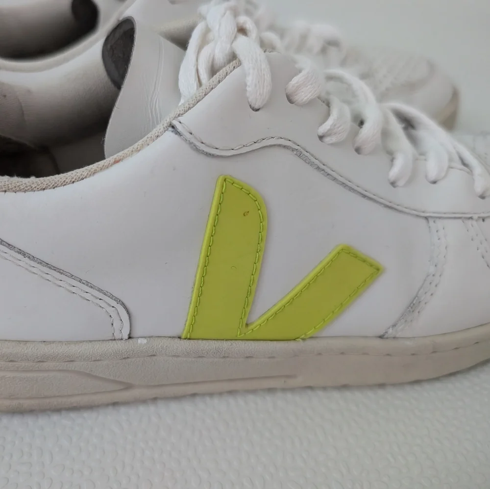 Veja V-10 Leather Sneakers Fluorescent yellow